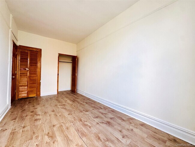 Building Photo - 279 Schaefer St