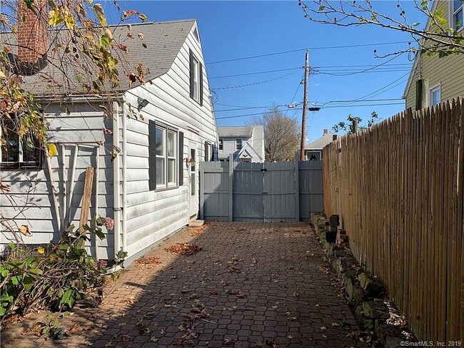 Building Photo - 54 Summit Ave