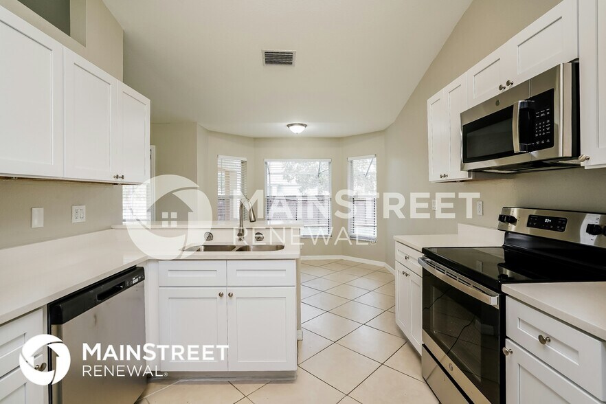 Building Photo - 2920 NE 3rd Ave