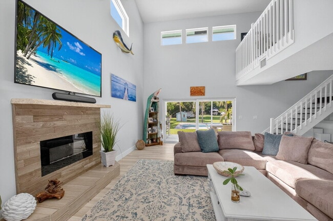 Building Photo - 6701 Hillside Ln