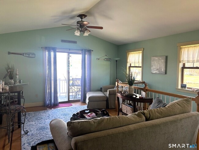 Building Photo - 332 Shore Dr