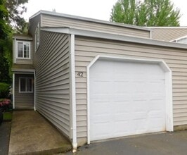 Building Photo - 2Bd/1.5Ba Two Story Condo - Available to View!