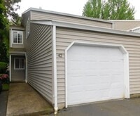 Building Photo - 2Bd/1.5Ba Two Story Condo - Available to View!