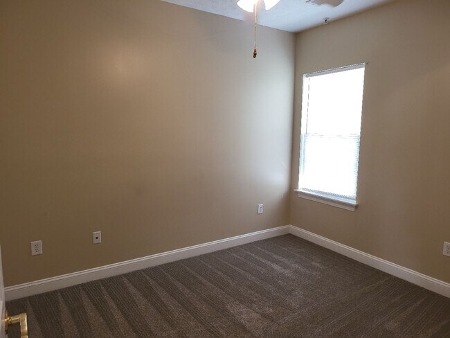 Building Photo - 119 Fountain Pointe Ln