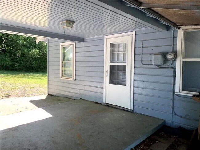 Building Photo - 3 Bedroom 1 Bathroom House in Mobile- FIRST MONTH RENT HALF OFF!!!