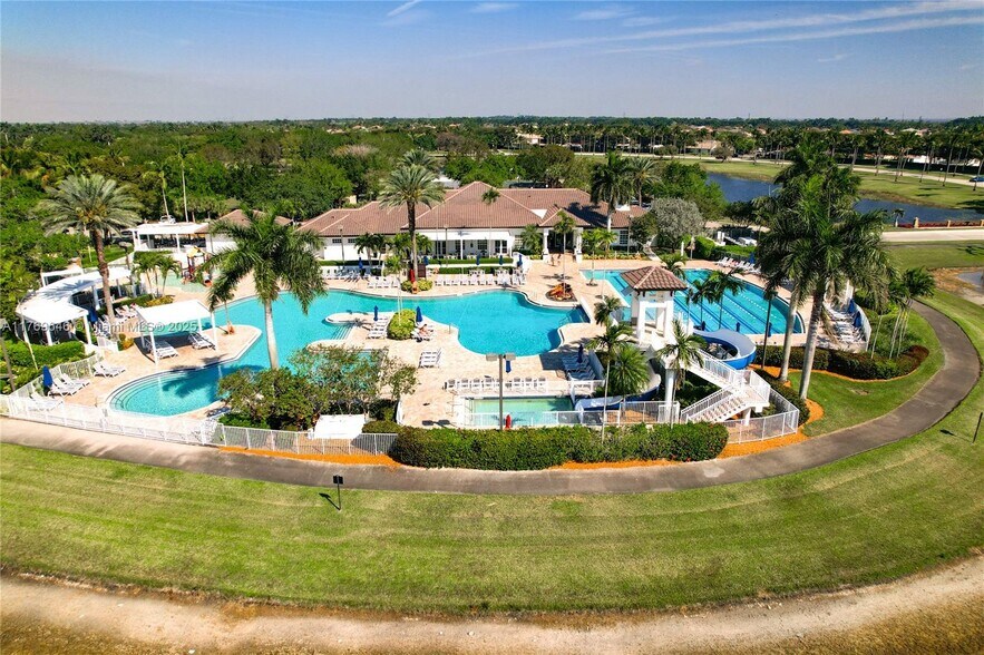 Building Photo - 1598 Sandpiper Cir