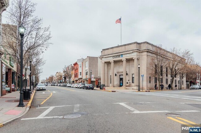 Building Photo - 30 Park Ave