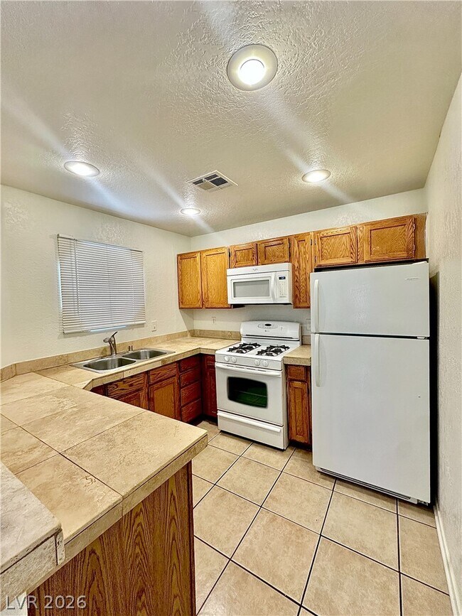 Building Photo - 5042 S Rainbow Blvd