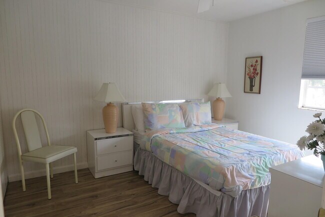 Building Photo - 6707 Via Regina