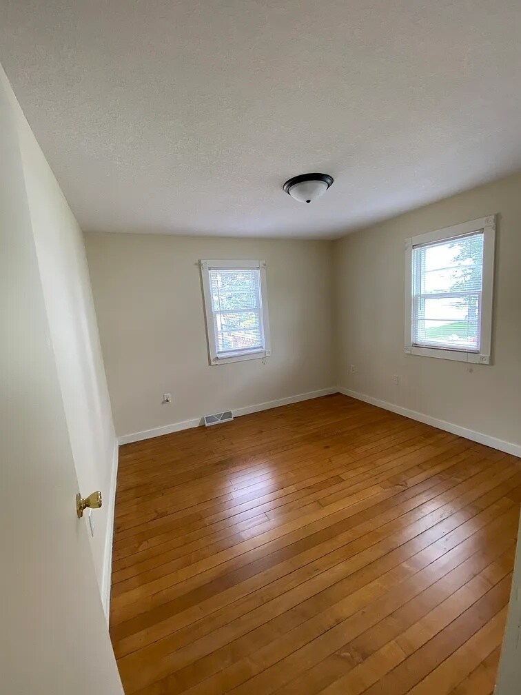 Building Photo - 2099 317th Ave NE