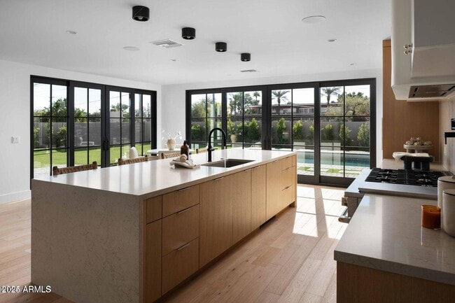 Building Photo - 6039 E Calle Camelia