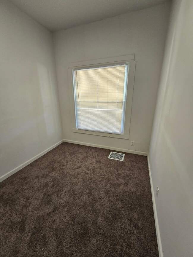 Building Photo - Westside Three Bedroom Duplex Located near...