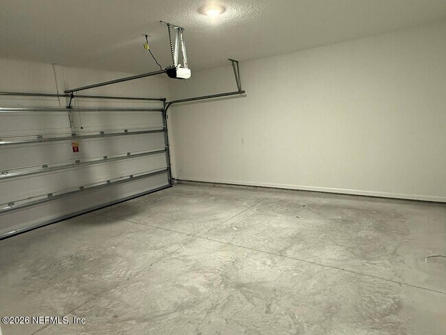 Building Photo - 403 Woods Ln