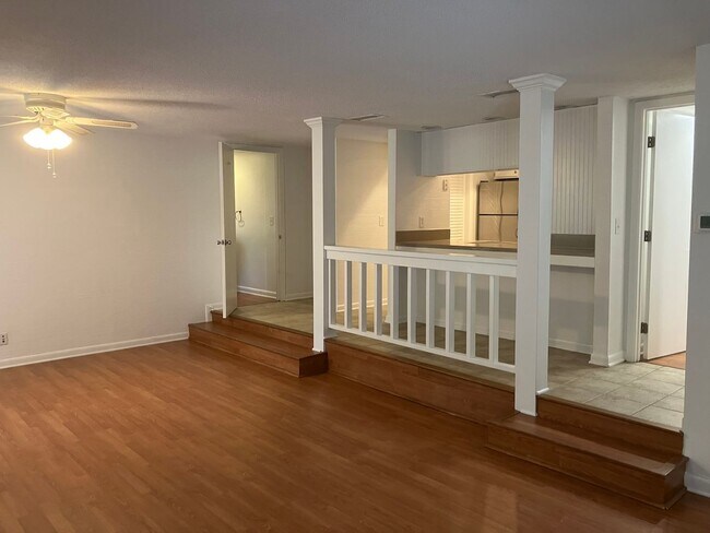 Building Photo - 1 BR / 1.5 BA at Saint Andrews Commons (Pa...