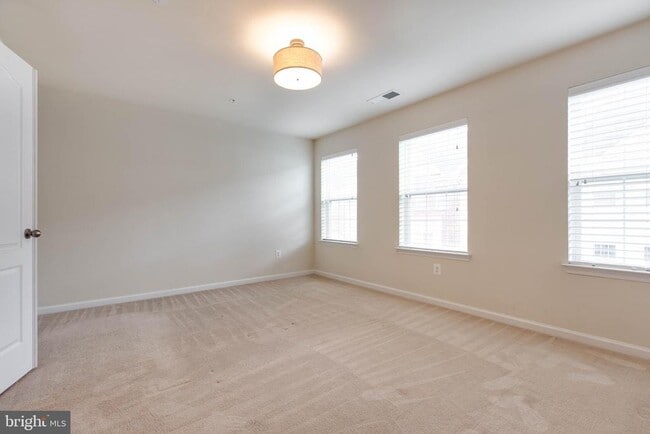 Building Photo - 7048 Foxton Way