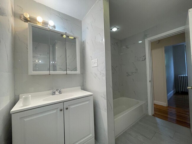 Building Photo - South Boston 5 Bed / 3 Bath – W/D in Unit – 9/1