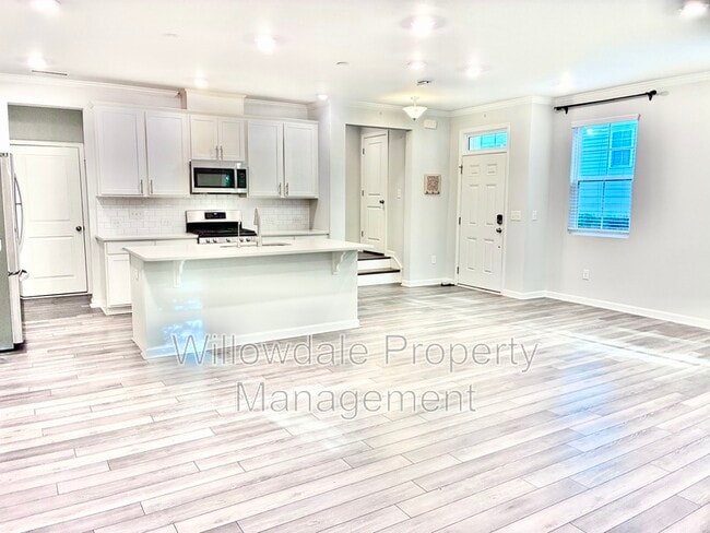 Building Photo - 203 Gremar Dr.