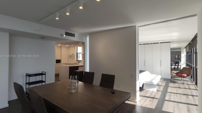 Building Photo - 18181 NE 31st Ct