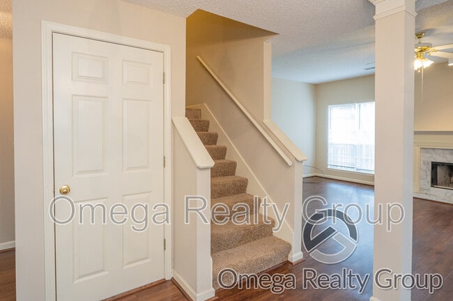 Building Photo - 1934 Live Oak Trce