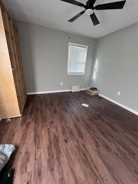 Building Photo - 122 N Plains Dr