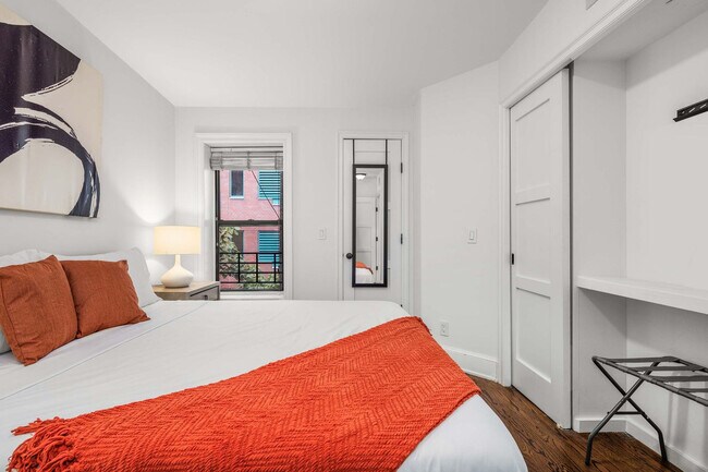 Building Photo - 49 W 16th St