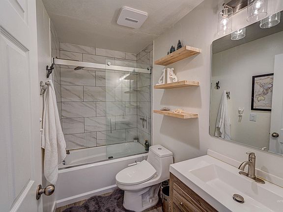Building Photo - This modern Copper Ranch condo was fabulou...
