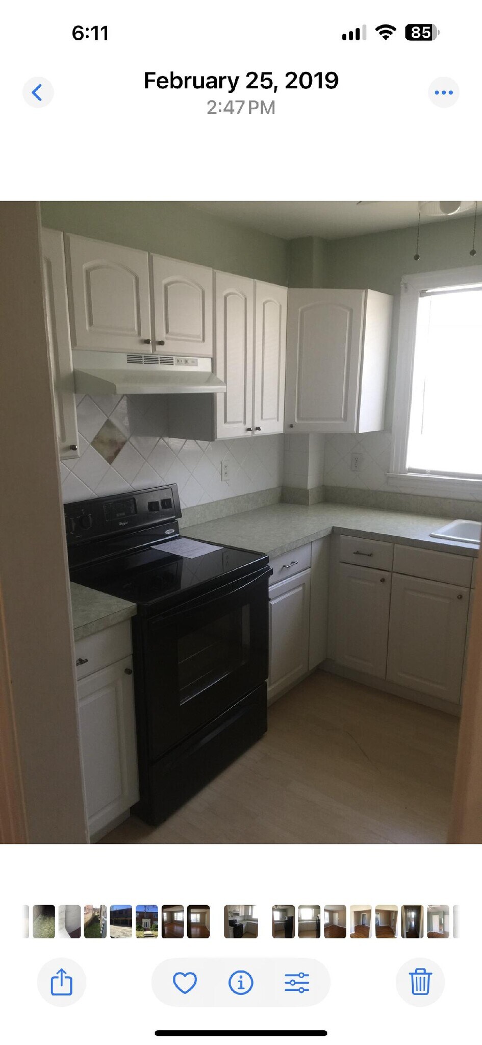 Smooth surface stove - 2743 Riverside Ave