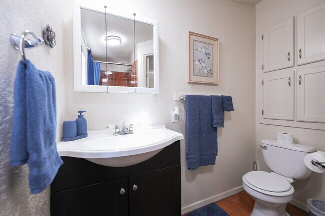 Building Photo - Modern 2-Bedroom/2 Bath Home