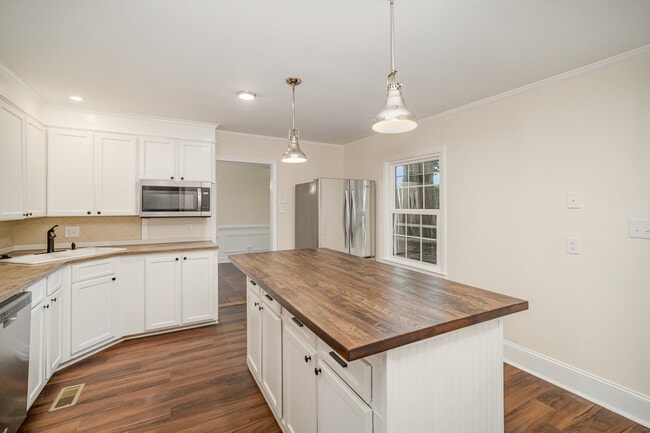 Building Photo - 132 Oak Trail