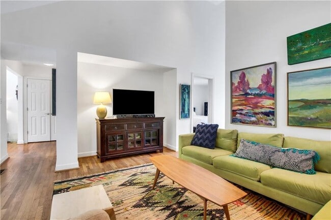 Building Photo - 925 Highland Terrace NE