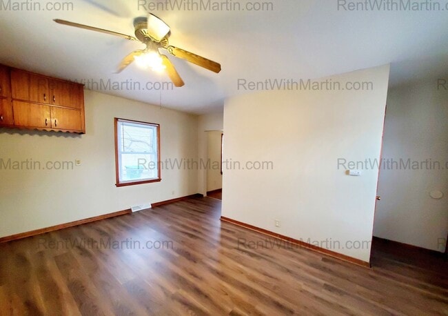 Building Photo - FOR RENT- Fully Remodeled home In the quiet Spring View neighborhood of Waterloo! Pets ok!