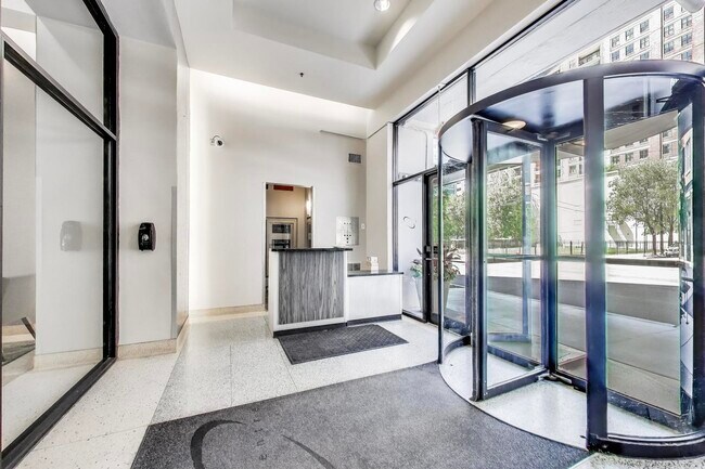 Building Photo - 435 W Erie St