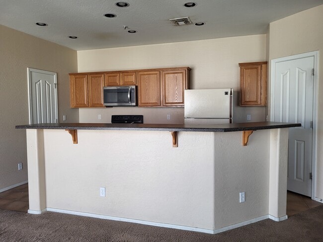 Building Photo - 2813 E Dunbar Dr