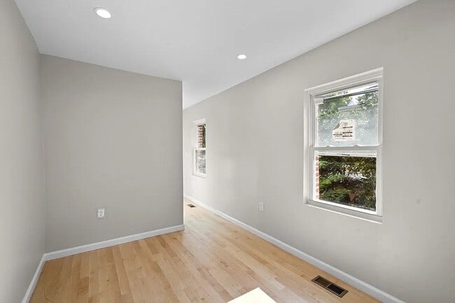 Building Photo - 2510 E Fayette St