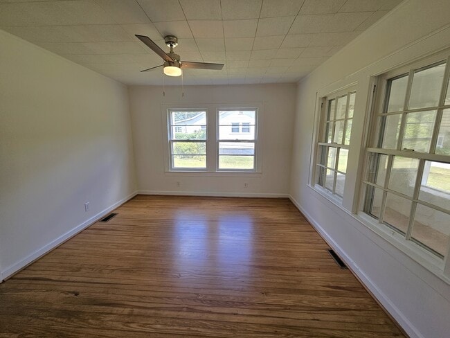 Building Photo - 401 Rogers Ave