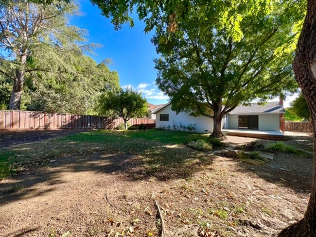Building Photo - TENTATIVELY RENTED 4 Bedroom 2 Bathroom Si...