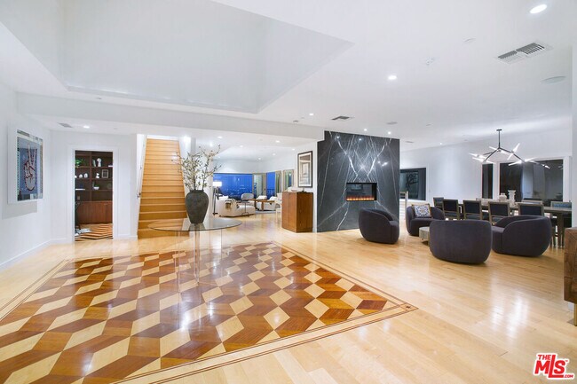 Building Photo - 1655 N Crescent Heights Blvd