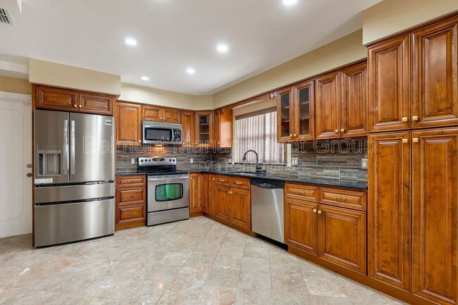 Building Photo - 283 N Ranger Blvd