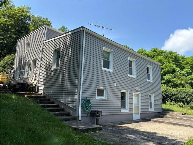 Building Photo - 72 Christian Hill Rd