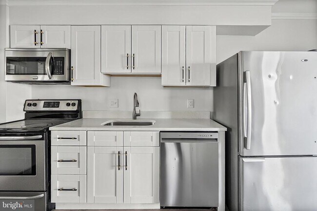 Building Photo - 30 N Athol Ave