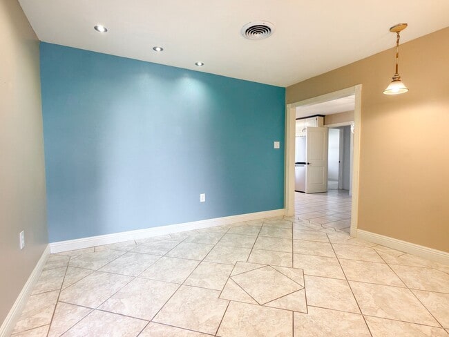 Building Photo - Roomy 5 Bedroom Home with Solar Panels