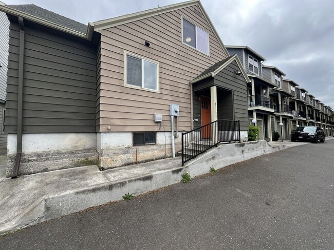 Building Photo - Three-Bedroom Home with Updated Kitchen & Vaulted Ceilings