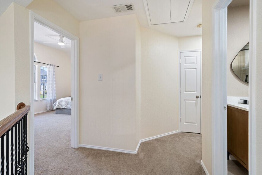 Building Photo - 1339 Barclay Dr