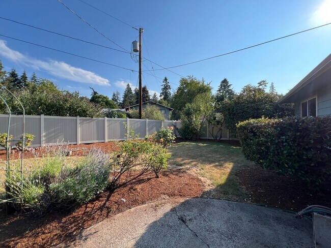 Building Photo - 5005 Eureka Way