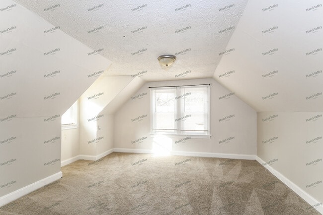 Building Photo - 515 Carson Rd