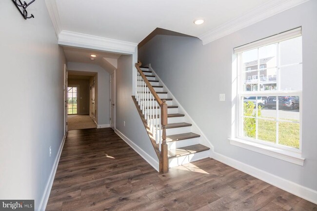 Building Photo - 8772 Elsing Green Dr