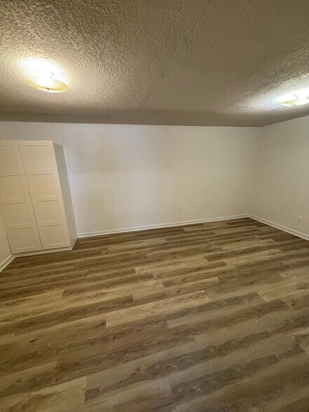 Building Photo - 607 Spruce Ave