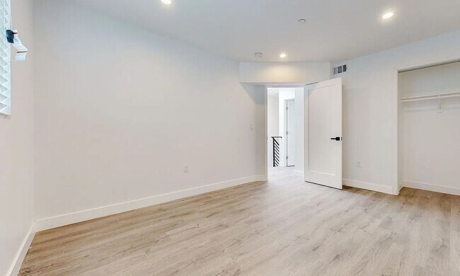 Building Photo - FOR RENT $4200, 4BED 3BATH,Downtown LA
