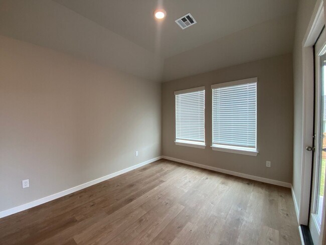 Building Photo - Welcome to your dream rental!!