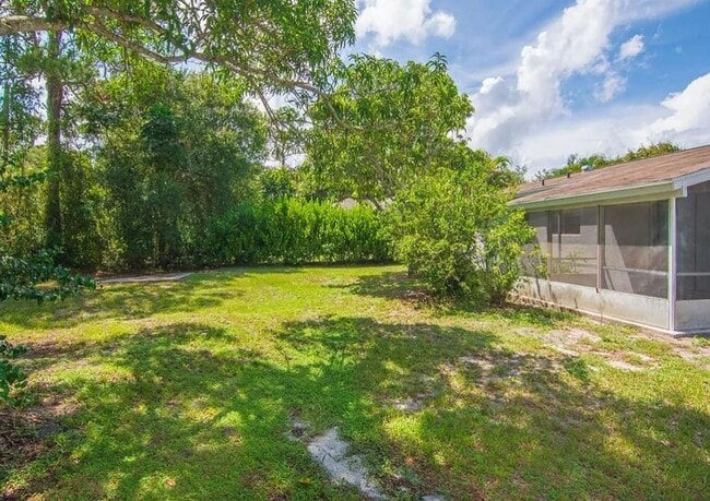 Building Photo - 2/2 w/ office & Flex Space Lakewood Park Home!